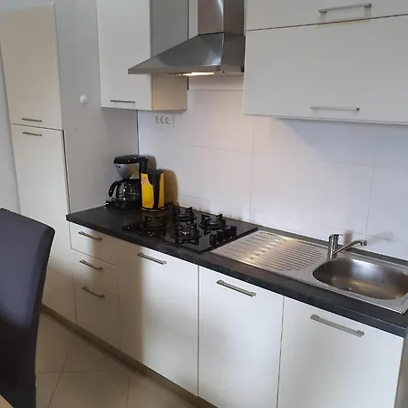 Apartment Mit Balkon Fuer Zwei Bis Vier Personen
