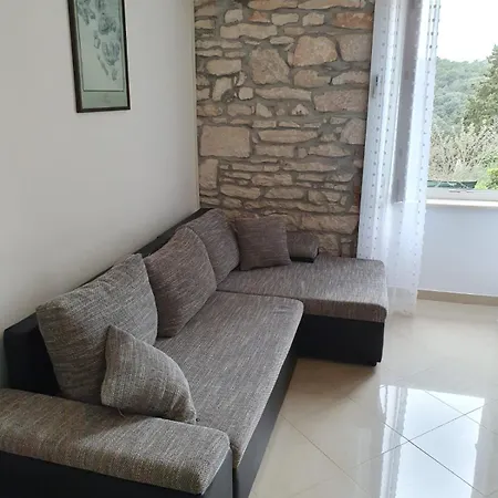 Apartment Mit Balkon Fuer Zwei Bis Vier Personen *