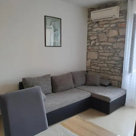 Apartment Mit Balkon Fuer Zwei Bis Vier Personen *