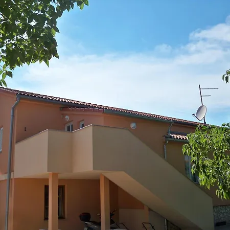 Apartment Mit Balkon Fuer Zwei Bis Vier Personen