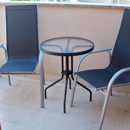 Mit Balkon Fuer Zwei Bis Vier Personen Apartment Banjole