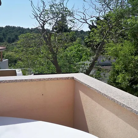 Mit Balkon Fuer Zwei Bis Vier Personen Apartment Banjole