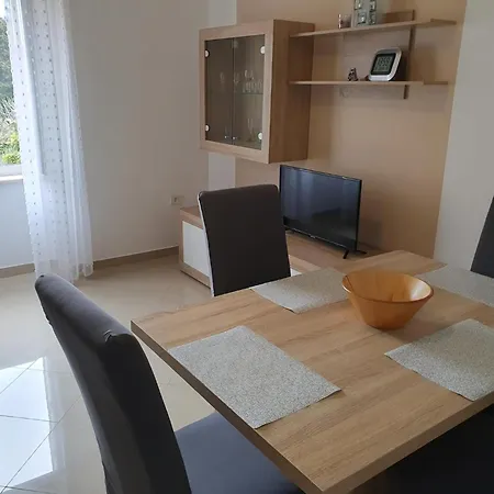 Mit Balkon Fuer Zwei Bis Vier Personen * Banjole