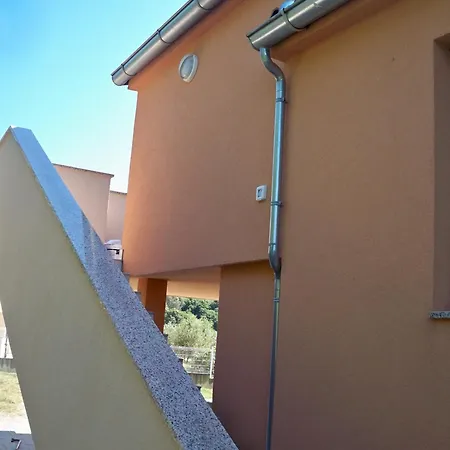 Mit Balkon Fuer Zwei Bis Vier Personen