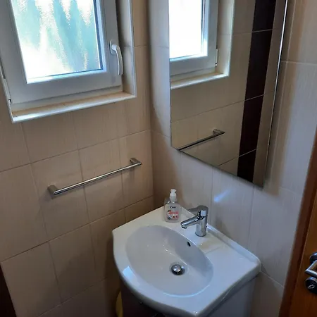 Mit Balkon Fuer Zwei Bis Vier Personen Apartment