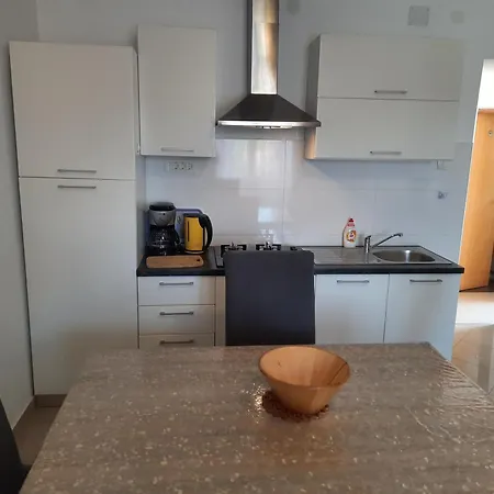 Mit Balkon Fuer Zwei Bis Vier Personen * Banjole