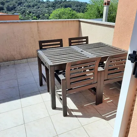 Mit Balkon Fuer Zwei Bis Vier Personen *